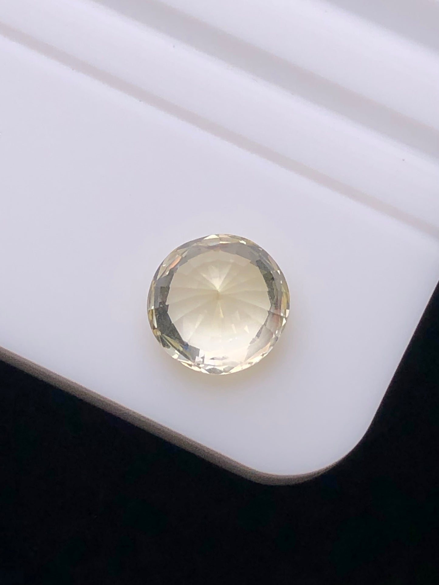 SRILANKA 1.57 CT LIGHT YELLOW NATURAL HEATED SAPPHIRE LOOSE STONE