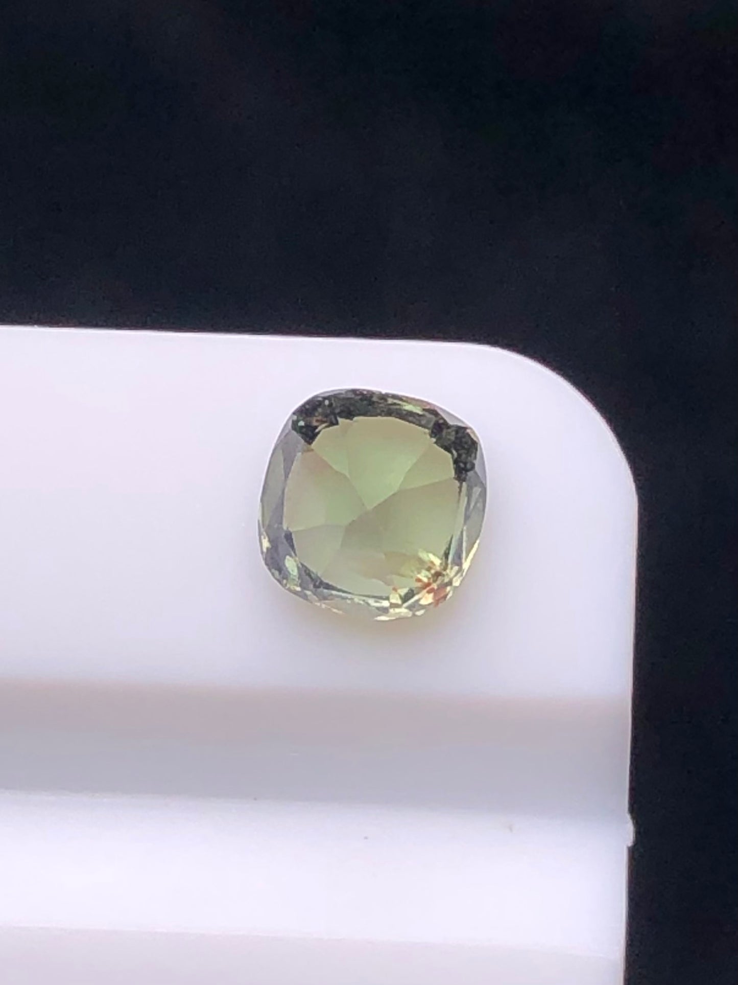 SRILANKA 0.86 CT GREEN NATURAL UNHEATED SAPPHIRE LOOSE STONE