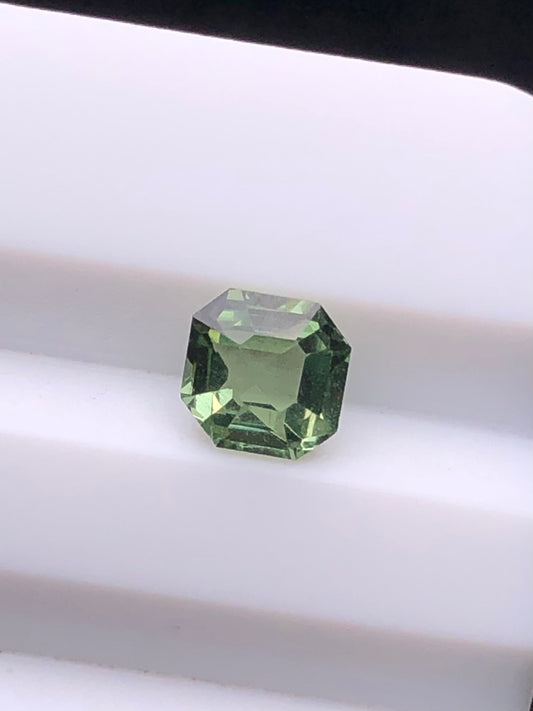 CERTIFIED SRILANK 0.81CT VIVI UNDHEATED Duck green sapphire