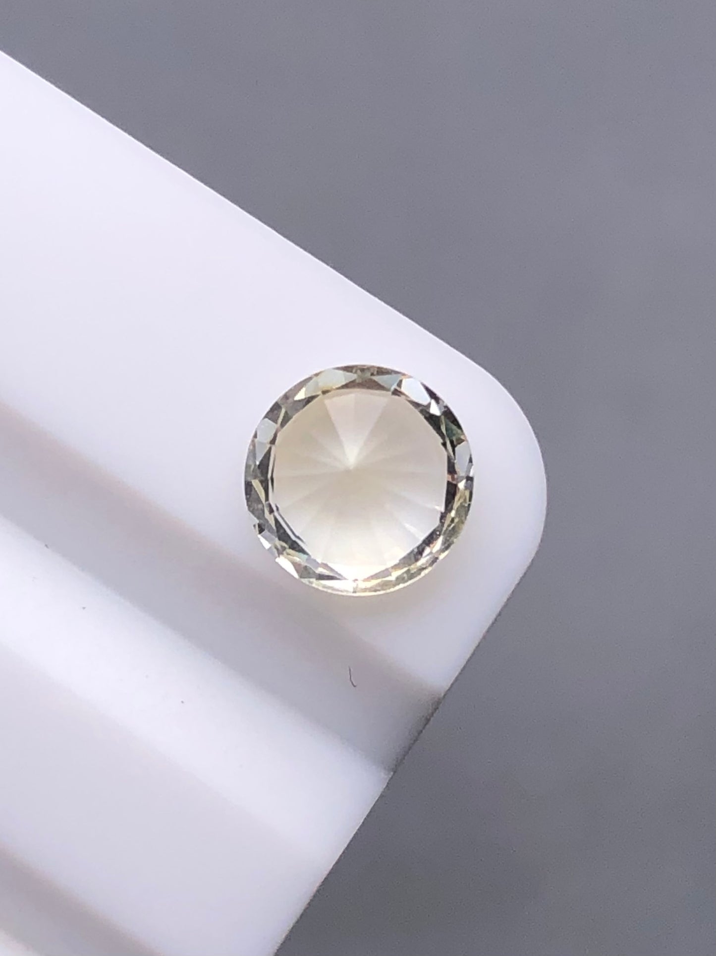 SRILANKA 1.2 2CT LIGHT YELLOW NATURAL HEATED SAPPHIRE LOOSE STONE