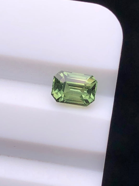 CERTIFIED SRILANK 0.82CT VIVI UNDHEATED Duck green sapphire