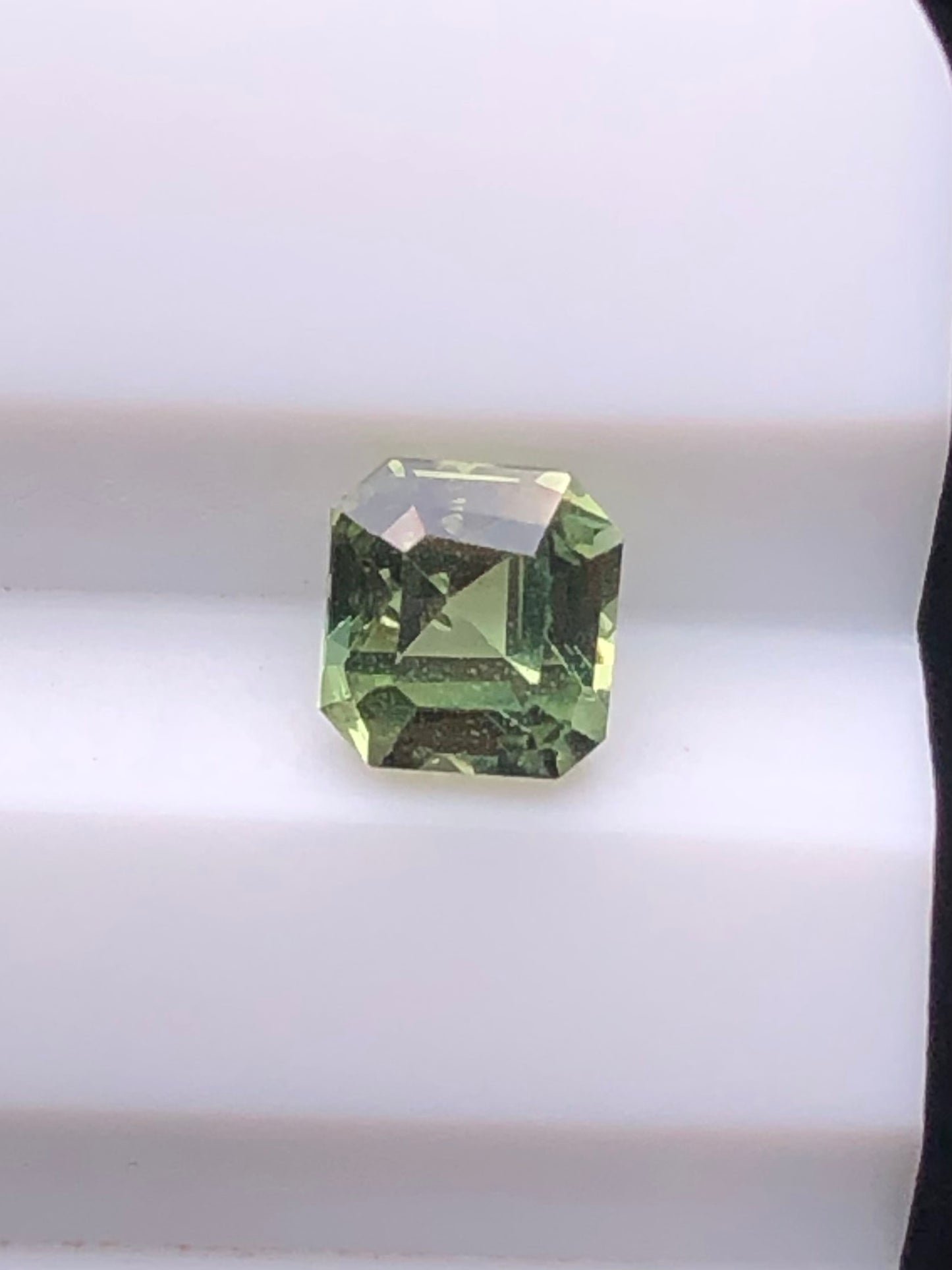 CERTIFIED SRILANK 0.62CT VIVI UNDHEATED Duck green sapphire