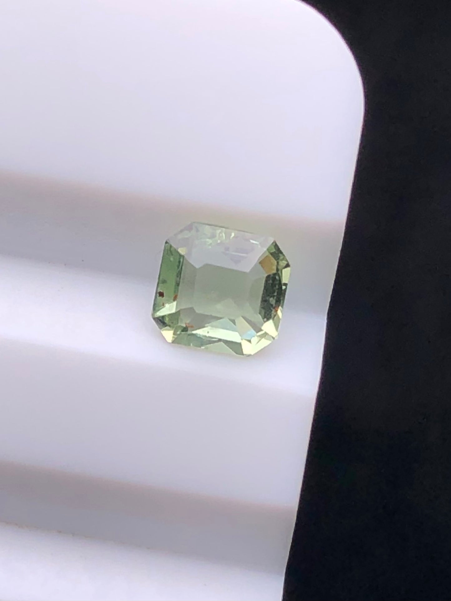 CERTIFIED SRILANK 0.5CT VIVI UNDHEATED Duck green sapphire