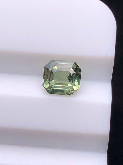 CERTIFIED SRILANK 0.71CT VIVI UNDHEATED Duck green sapphire