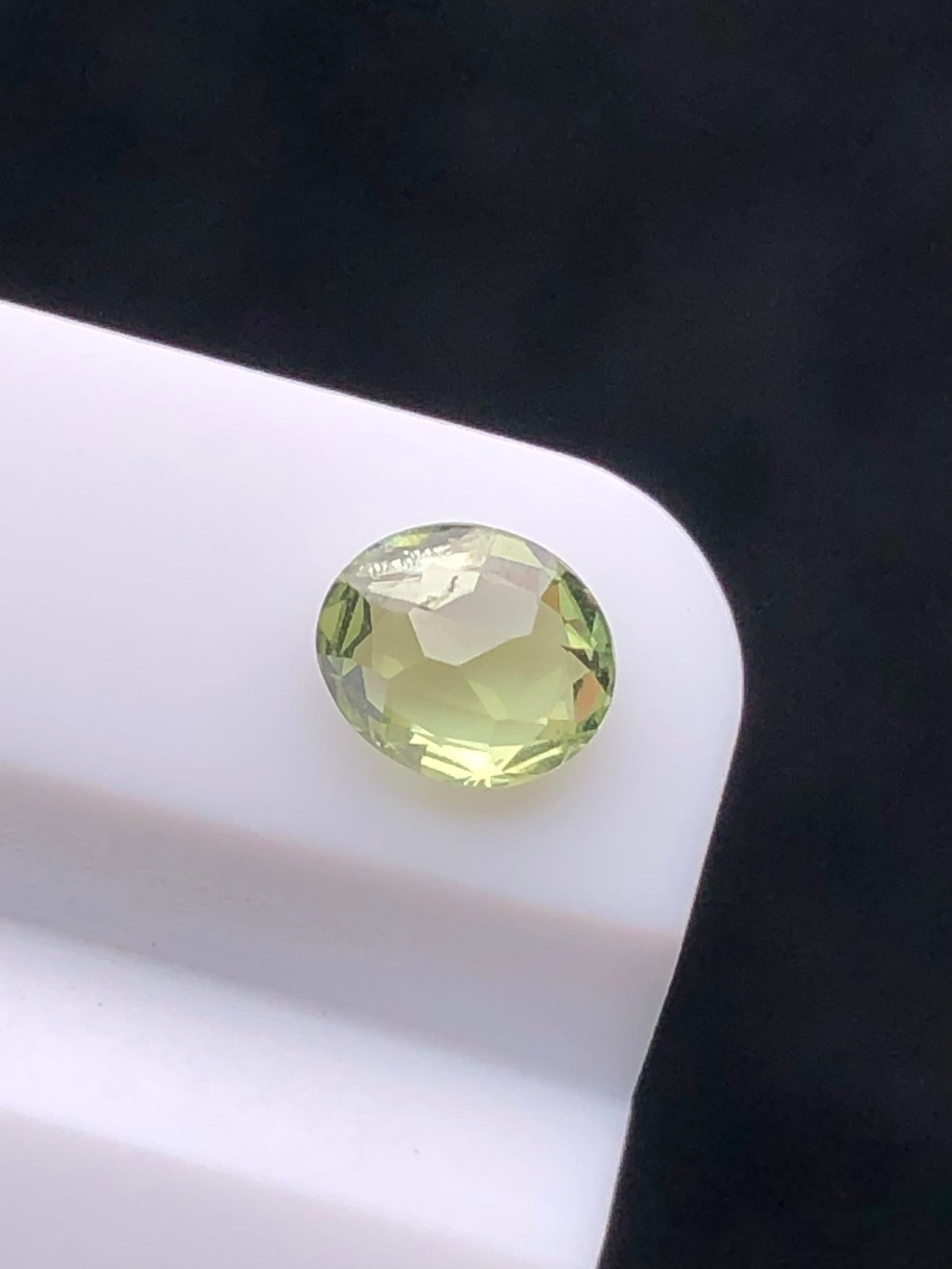 CERTIFIED SRILANK 0.57CT VIVI UNDHEATED Duck green sapphire