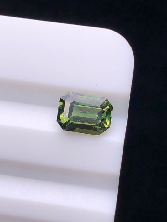 CERTIFIED SRILANK 1.25CT VIVI UNDHEATED Duck green sapphire