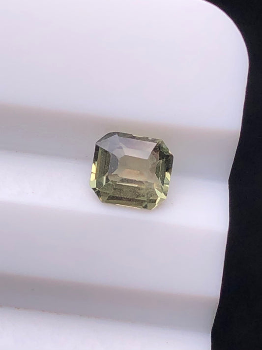 CERTIFIED SRILANK 0.6CT VIVI UNDHEATED Duck green sapphire