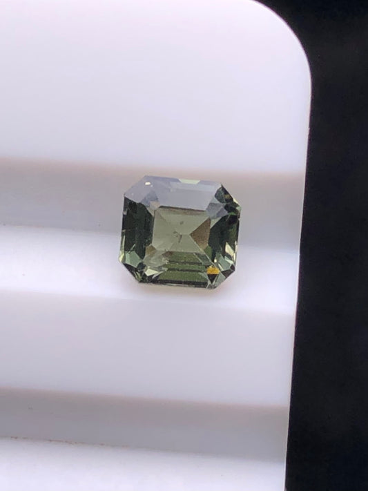 CERTIFIED SRILANK 0.9CT VIVI UNDHEATED Duck green sapphire