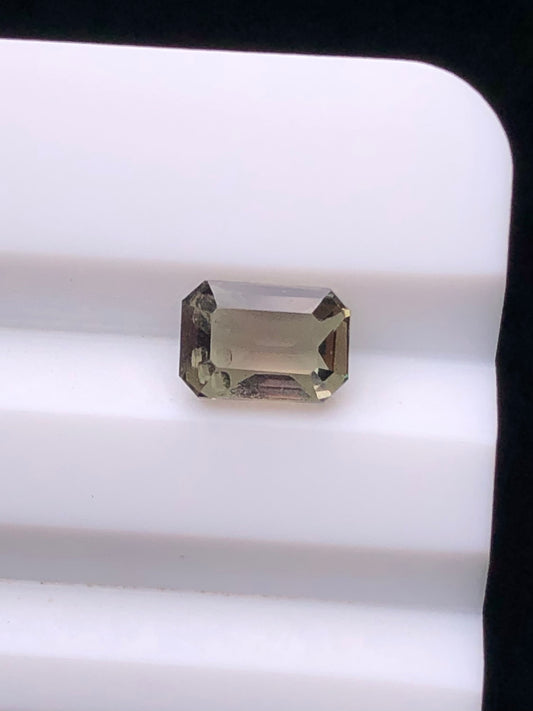 CERTIFIED SRILANK 1.1CT VIVI UNDHEATED Duck green sapphire