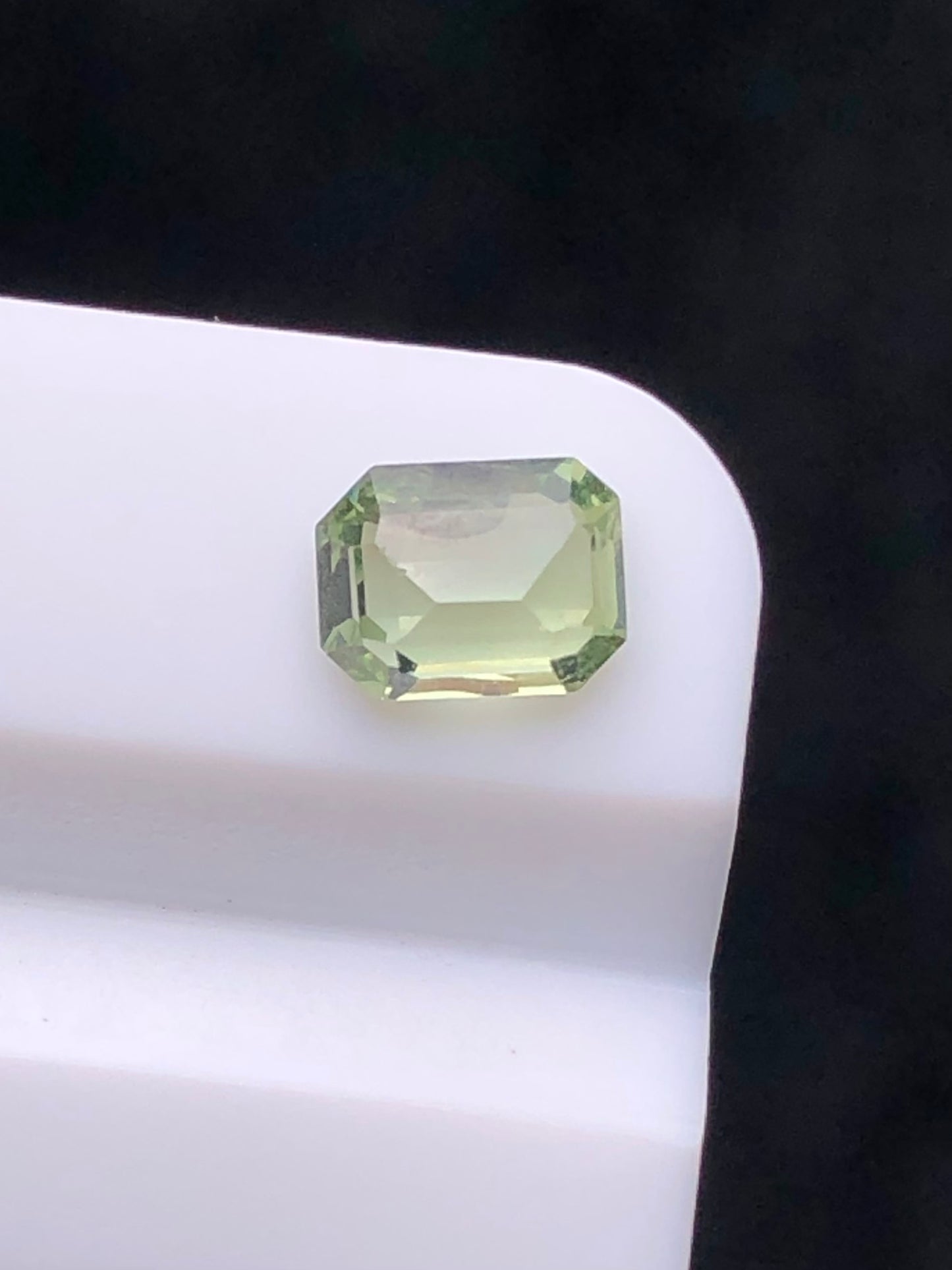 CERTIFIED SRILANK 0.6CT VIVI UNDHEATED Duck green sapphire