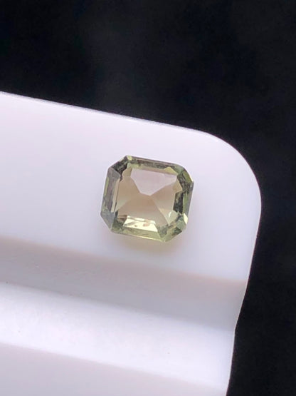 CERTIFIED SRILANK 0.6CT VIVI UNDHEATED Duck green sapphire