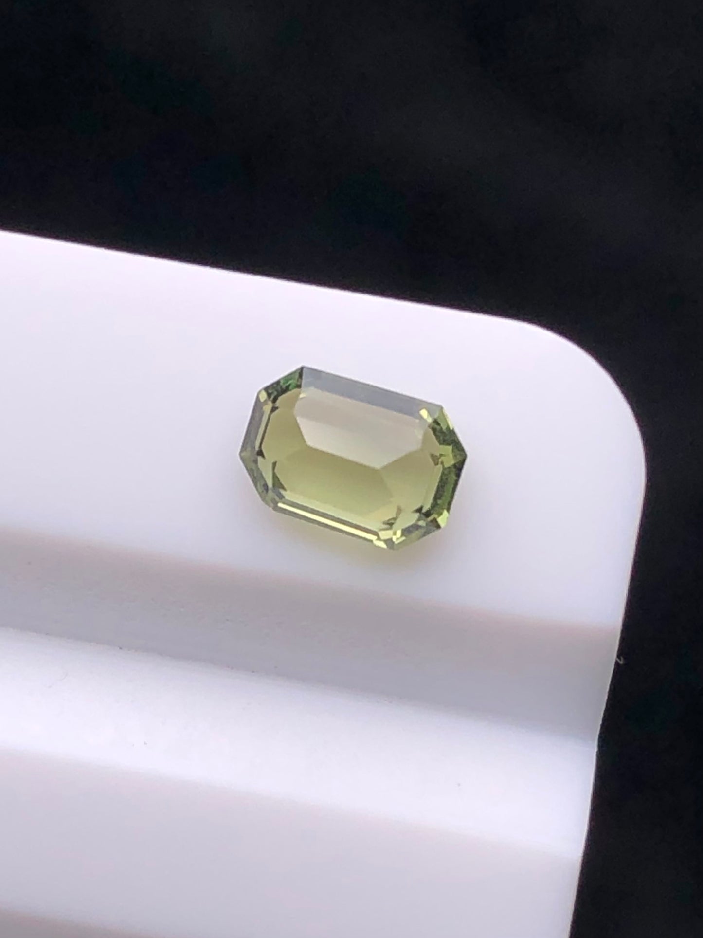 CERTIFIED SRILANK 0.65CT VIVI UNDHEATED Duck green sapphire