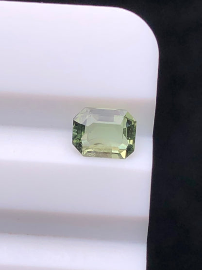 CERTIFIED SRILANK 0.6CT VIVI UNDHEATED Duck green sapphire