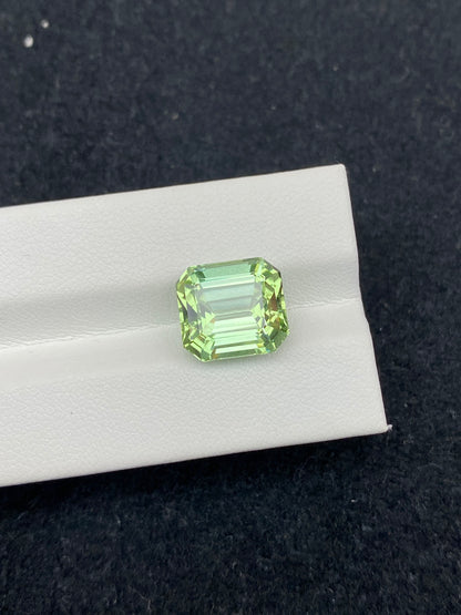 8.115CT NATURAL AFGHANISTAN YELLOWISH GREEN TOURMALINE STONE