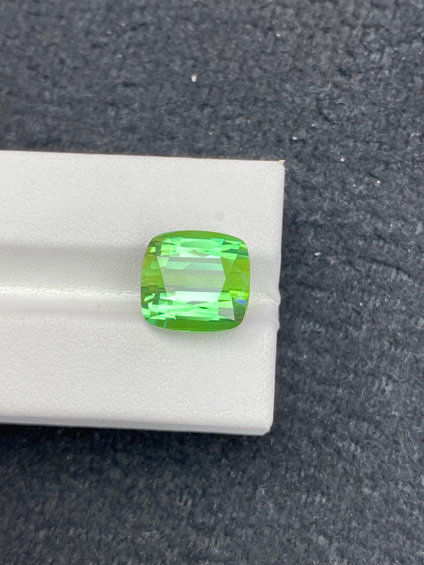 10.095CT NATURAL AFGHANISTAN YELLOWISH GREEN TOURMALINE STONE