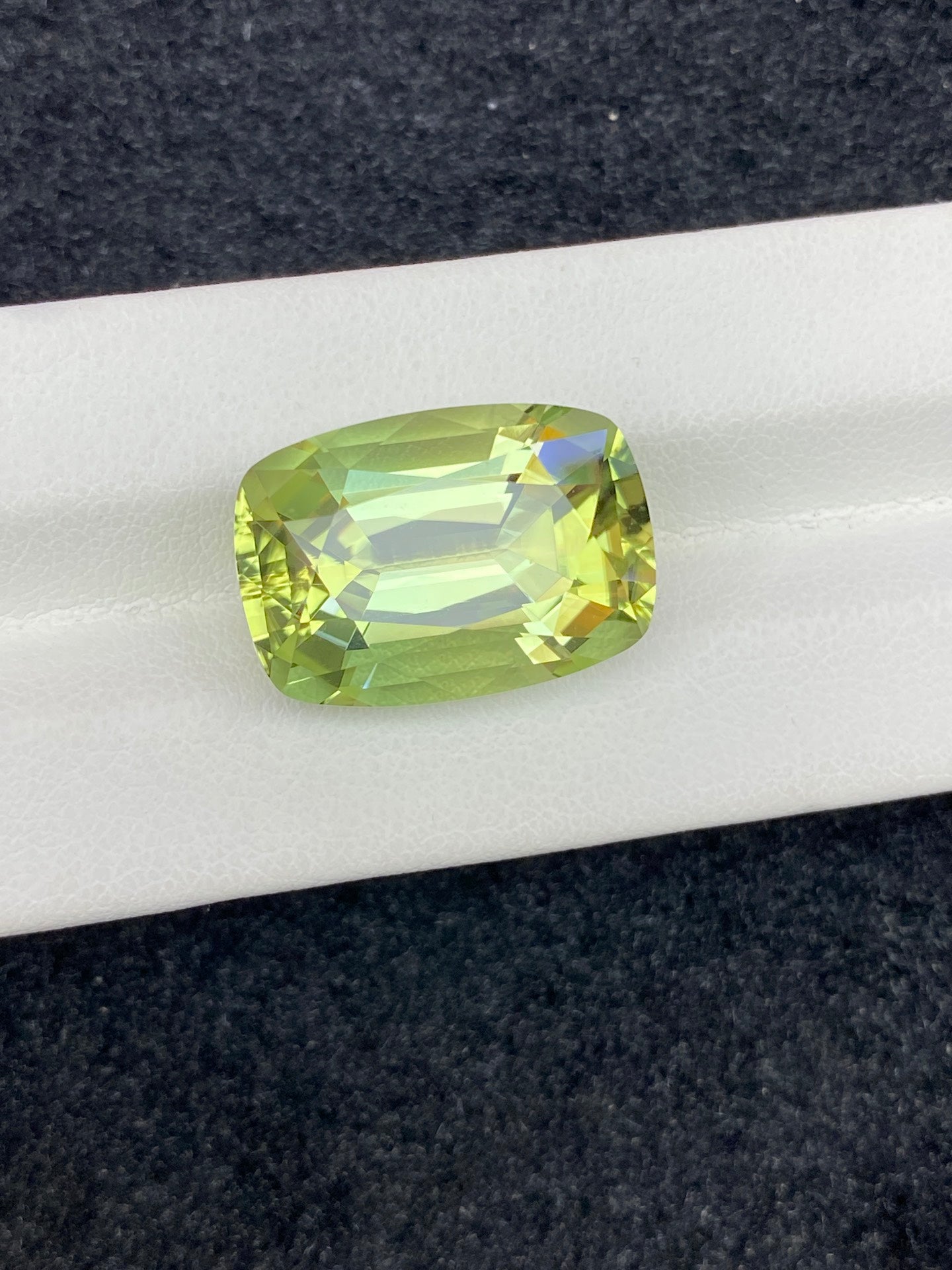 21.75CT NATURAL CONGO YELLOWISH GREEN COLOR TOURMALINE GEMSTONE STONE