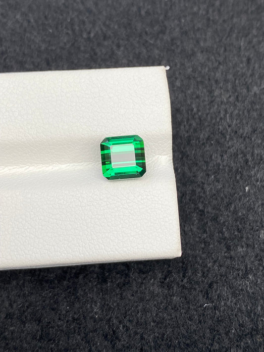 2.58 CT NATURAL BRAZIL GREEN TOURMALINE STONE