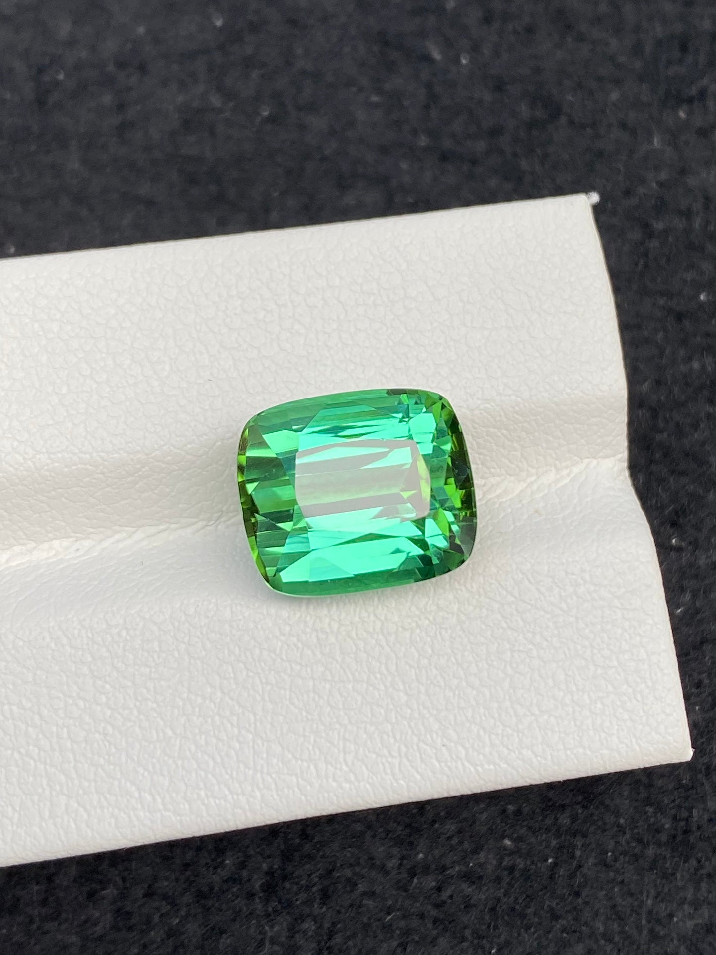 8.85 CT NATURAL AFGHANISTAN GREEN TOURMALINE STONE