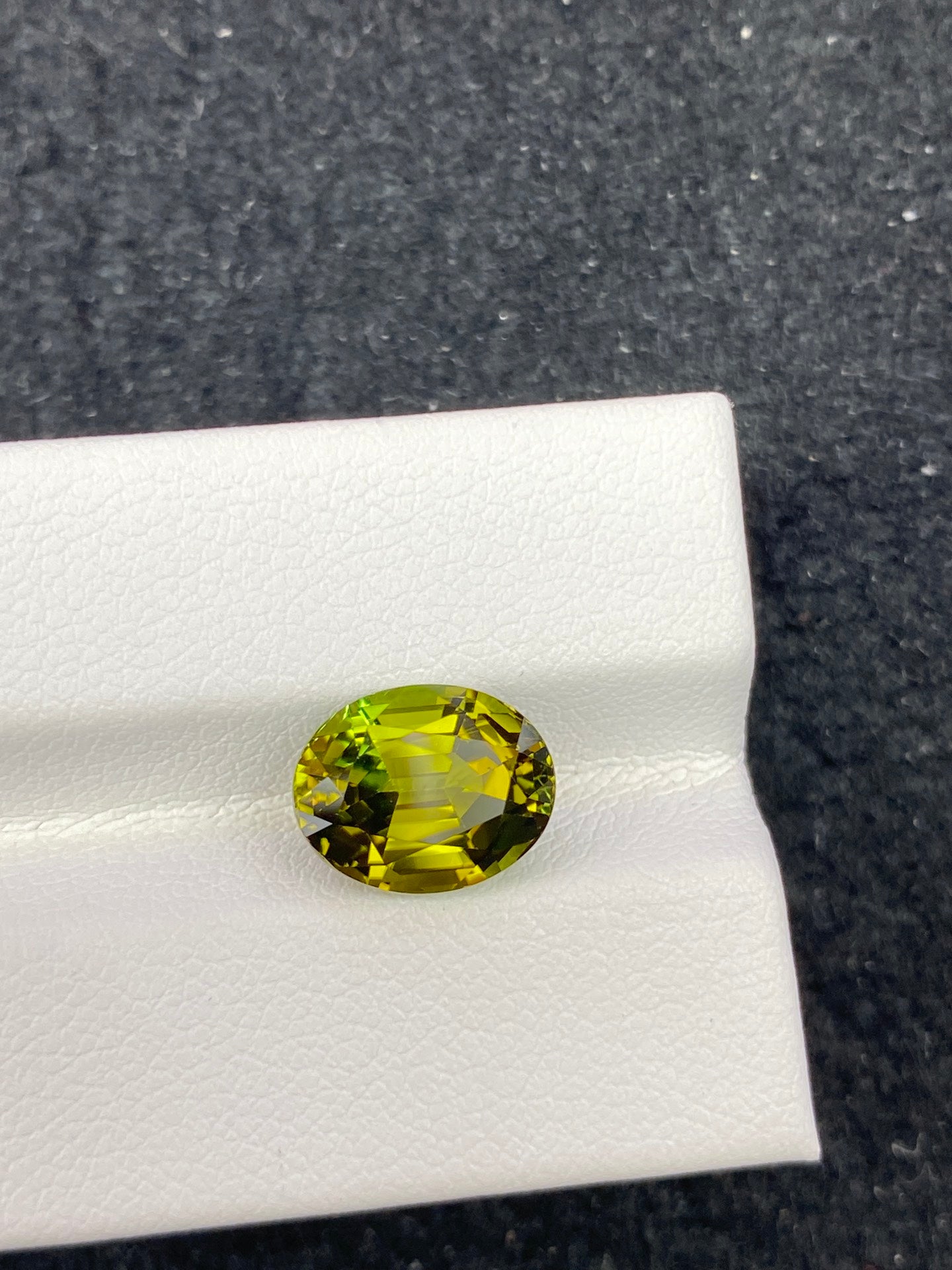 3.905CT NATURAL CONGO YELLOWISH GREEN TOURMALINE STONE