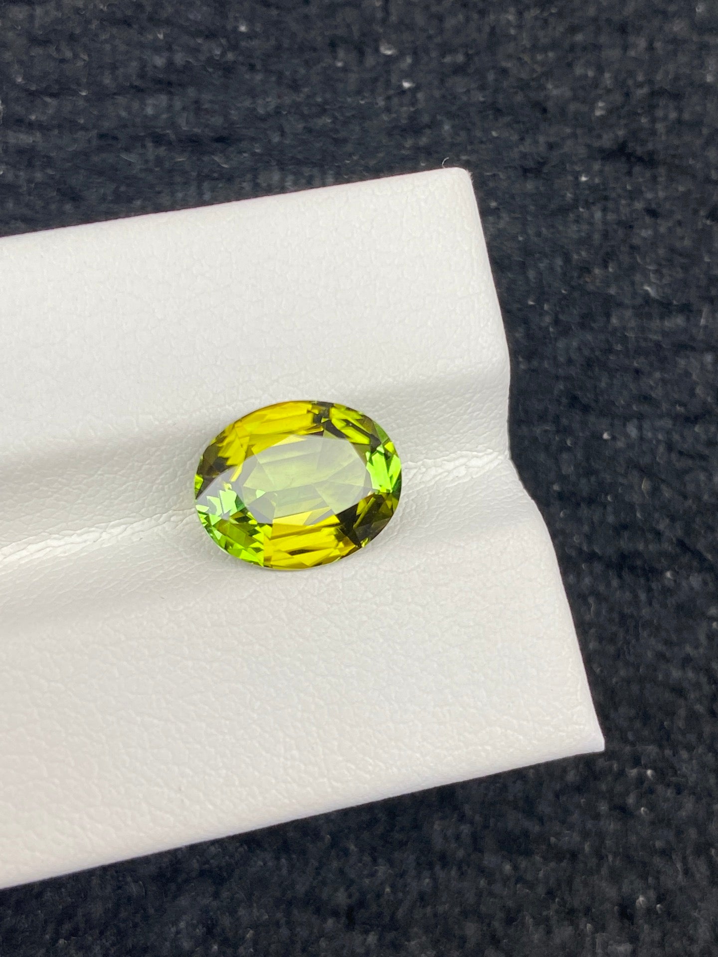 2.915CT NATURAL CONGO YELLOWISH GREEN TOURMALINE STONE